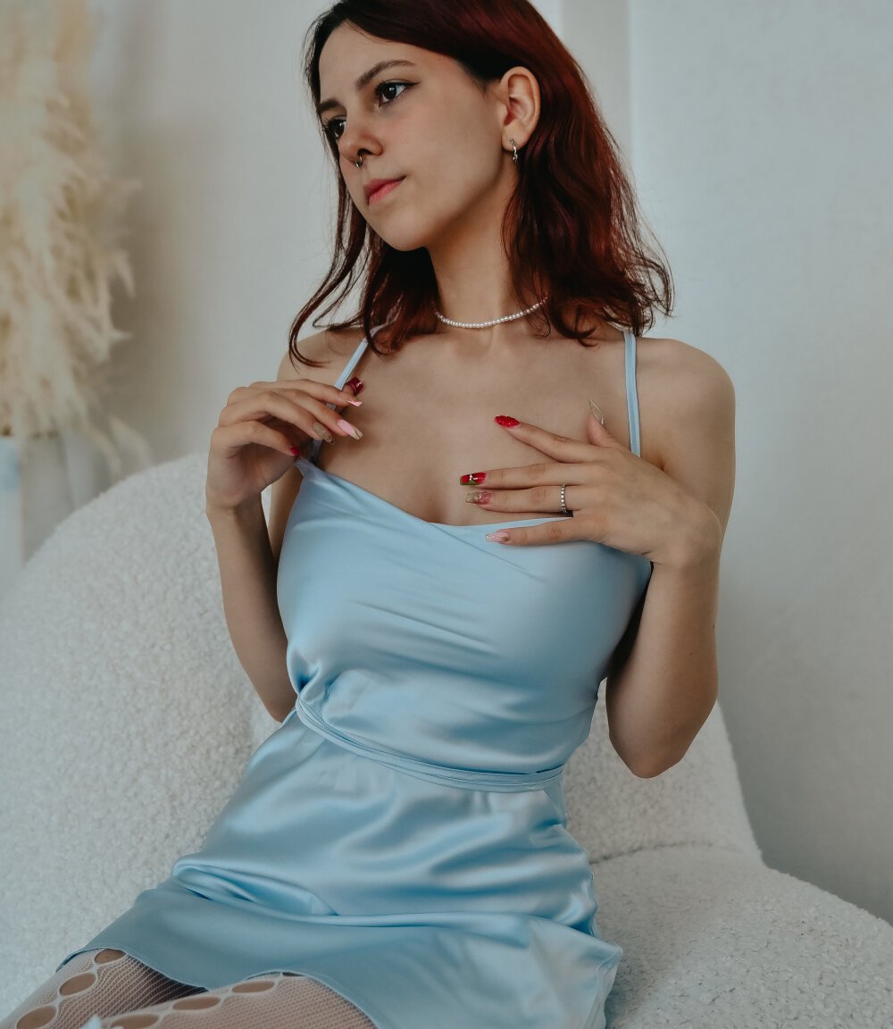 Beautiful Alice_dusk_ camgirl in vrcamshot.com