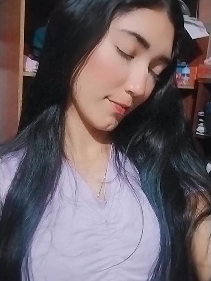 Beautiful Raven_Roth camgirl in vrcamshot.com