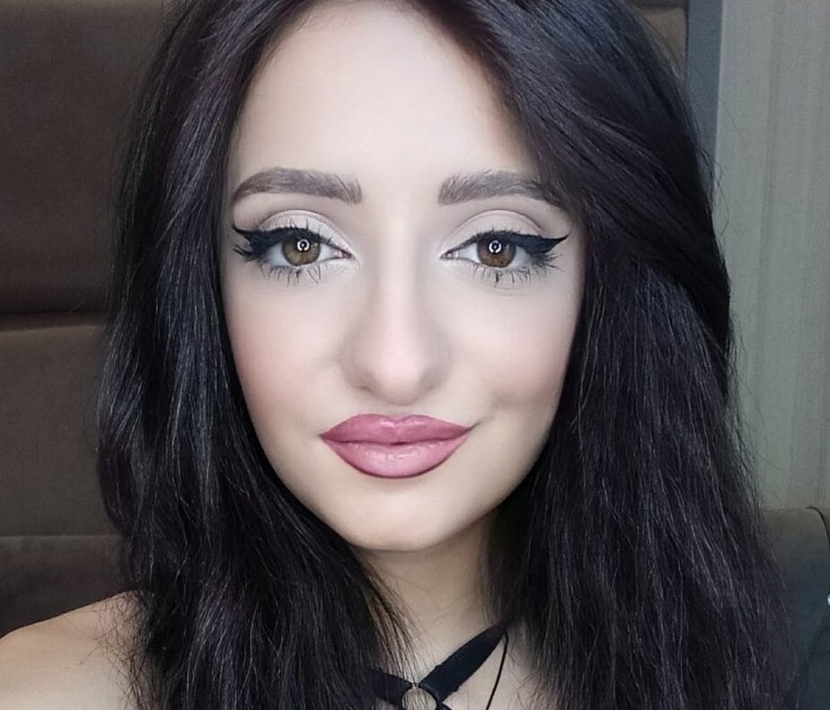 Beautiful JoelleApril camgirl in vrcamshot.com