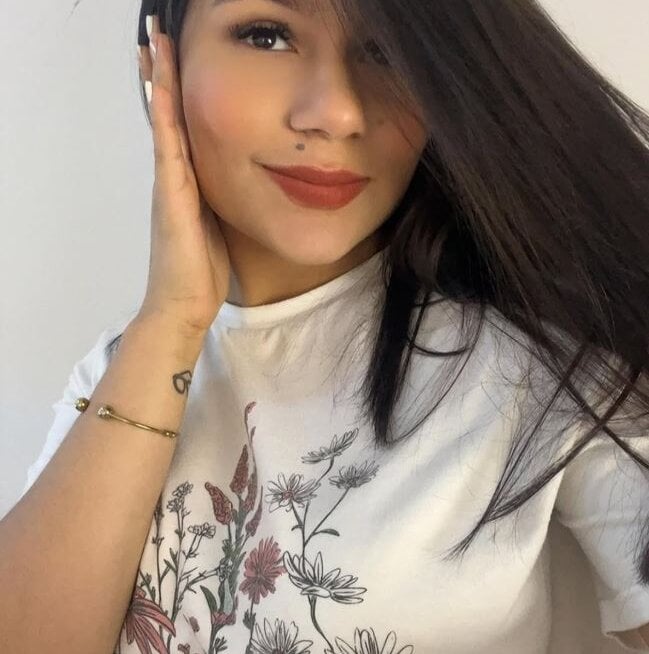 Beautiful ValeriaMonet camgirl in vrcamshot.com