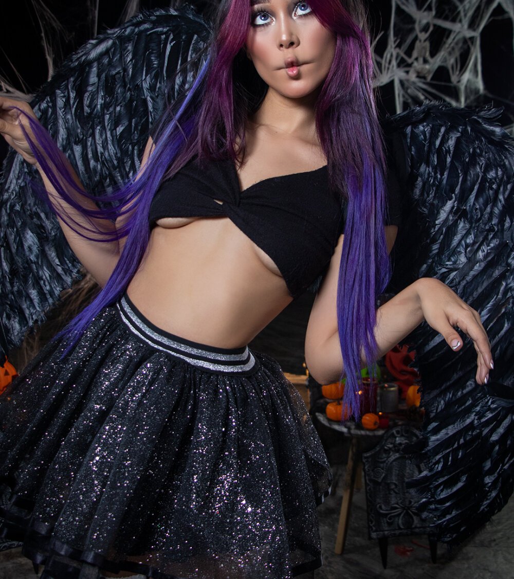 Beautiful VENEZOLAN_CUTE666 camgirl in vrcamshot.com