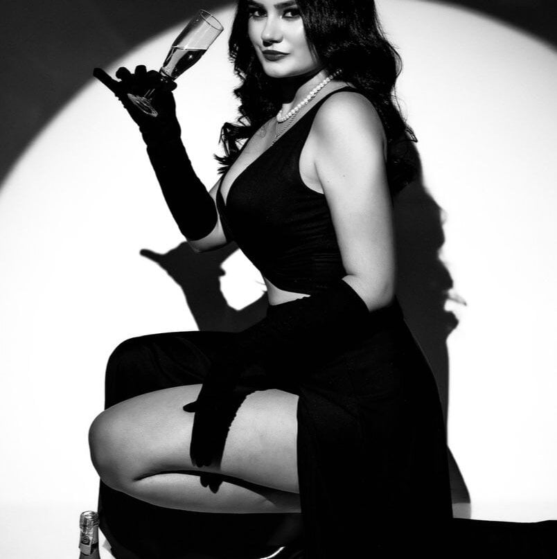 Beautiful SabrinaClarkk camgirl in vrcamshot.com