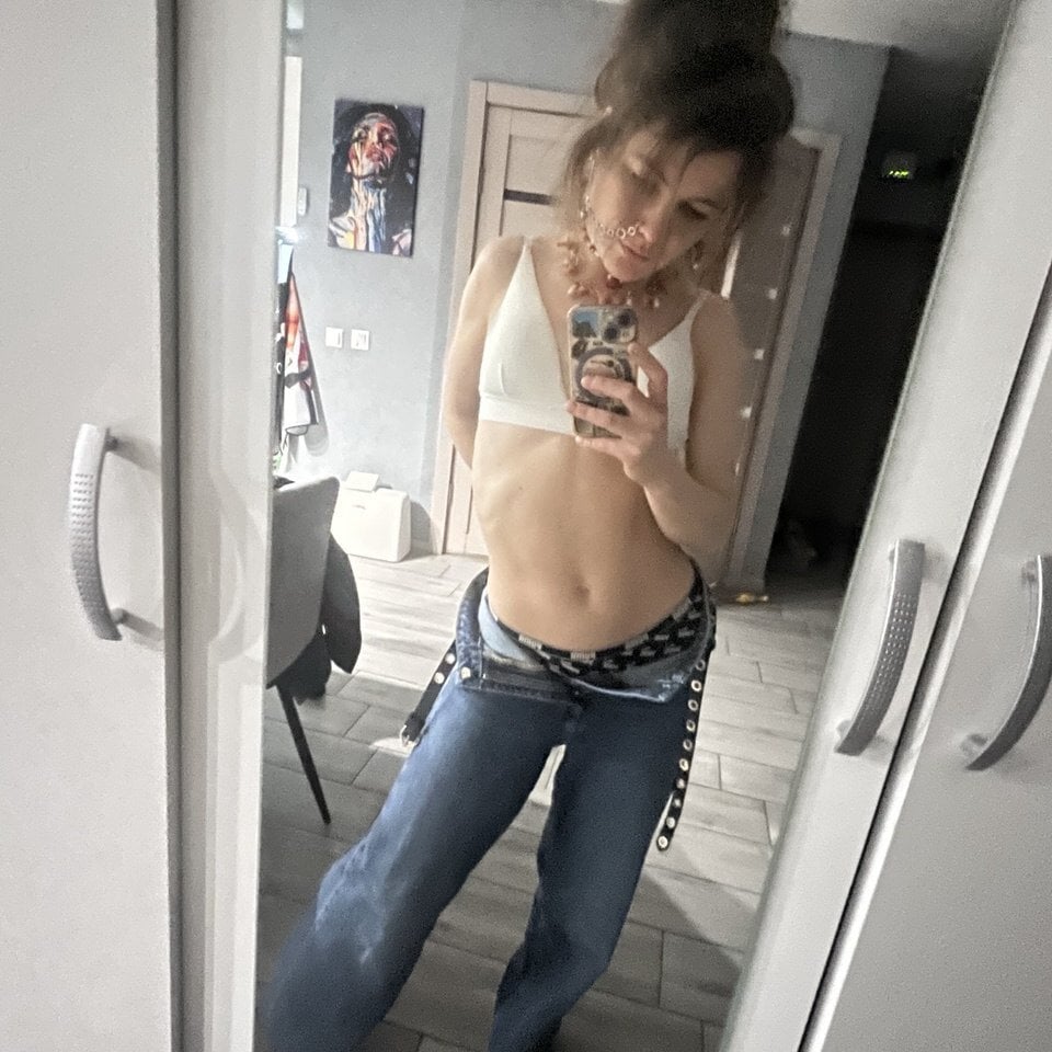 Beautiful Marla_Bri camgirl in vrcamshot.com