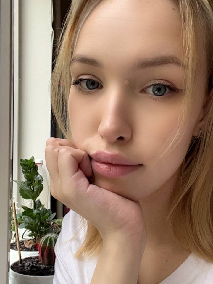 Beautiful Carol_Gordon camgirl in vrcamshot.com