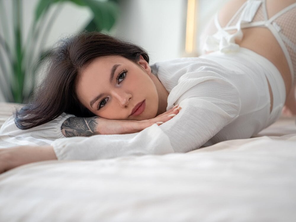 Beautiful Loona_Eclipse camgirl in vrcamshot.com