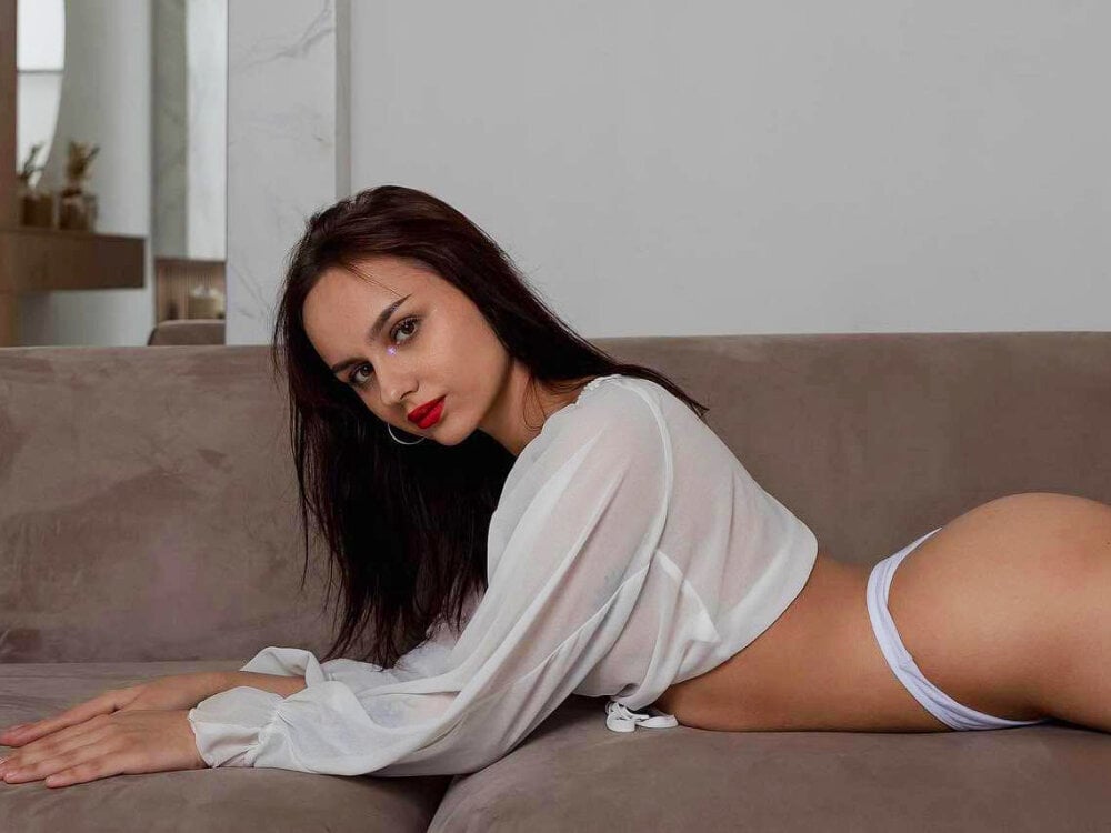 Beautiful Caitlyn_Puppet camgirl in vrcamshot.com