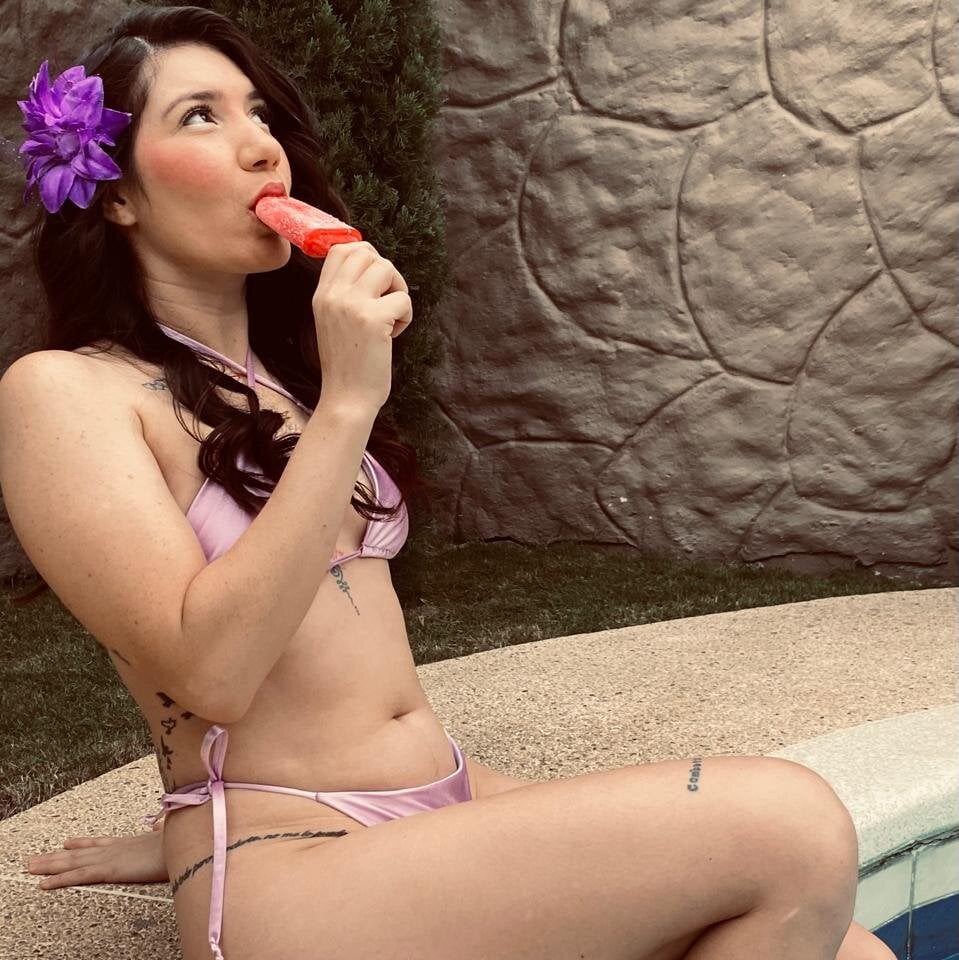 Beautiful Bambi_cutee camgirl in vrcamshot.com