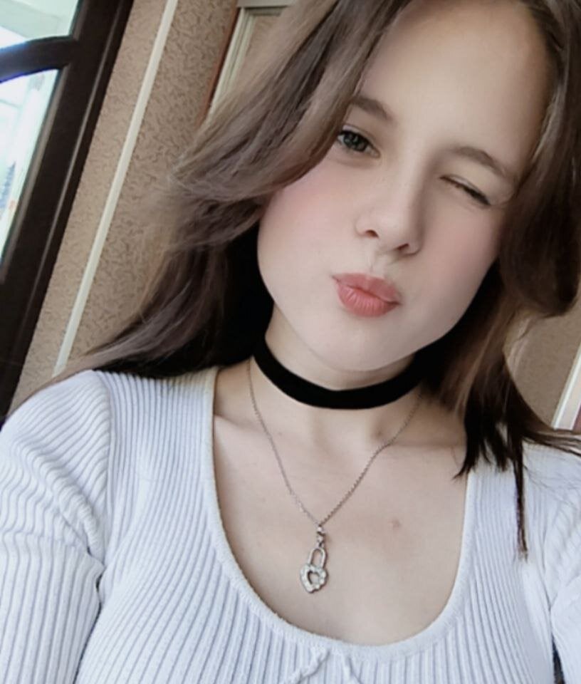 Beautiful KarolinaSky camgirl in vrcamshot.com