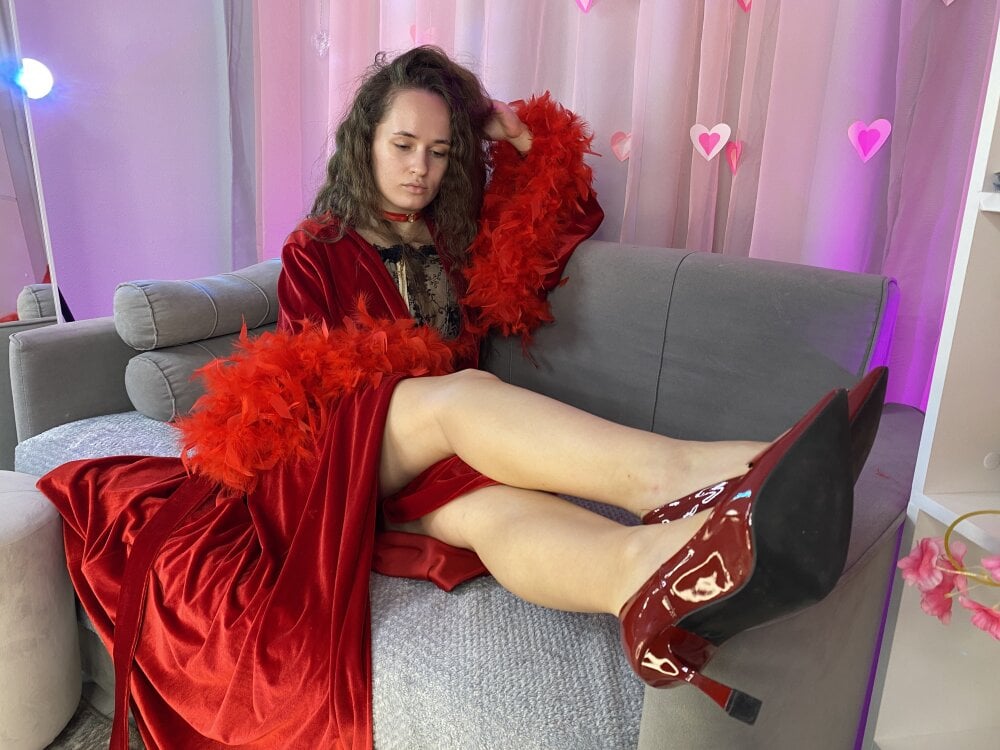 Beautiful VivianGalore camgirl in vrcamshot.com