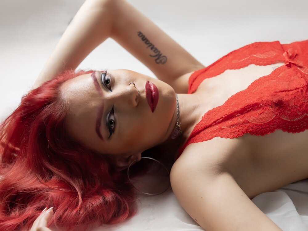Beautiful Isabeladvereux camgirl in vrcamshot.com