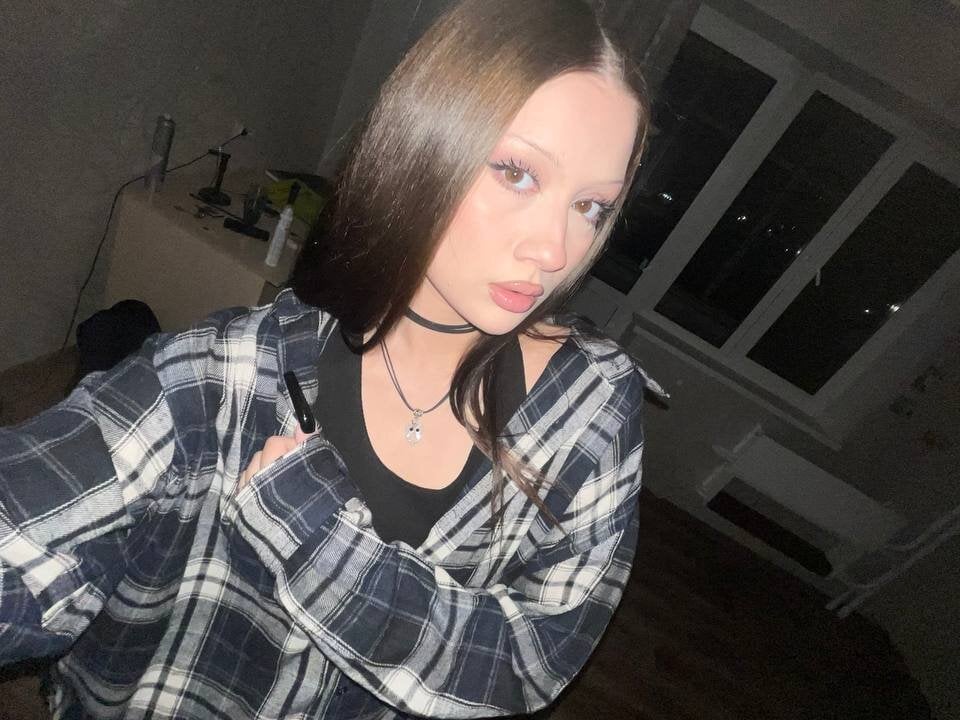 Beautiful Breetta camgirl in vrcamshot.com