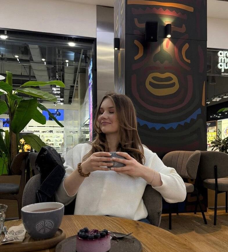 Beautiful FoxyyKate camgirl in vrcamshot.com