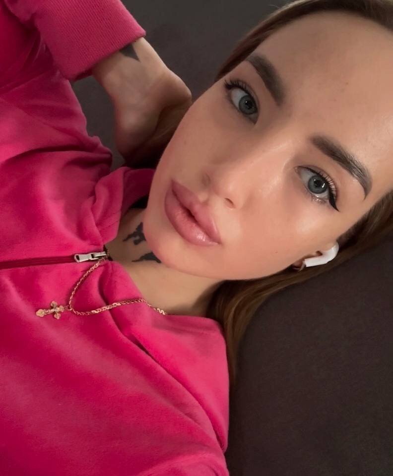 Beautiful _Marquiisa_ camgirl in vrcamshot.com