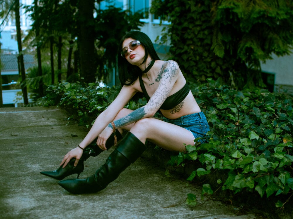 Beautiful BellaClarck camgirl in vrcamshot.com