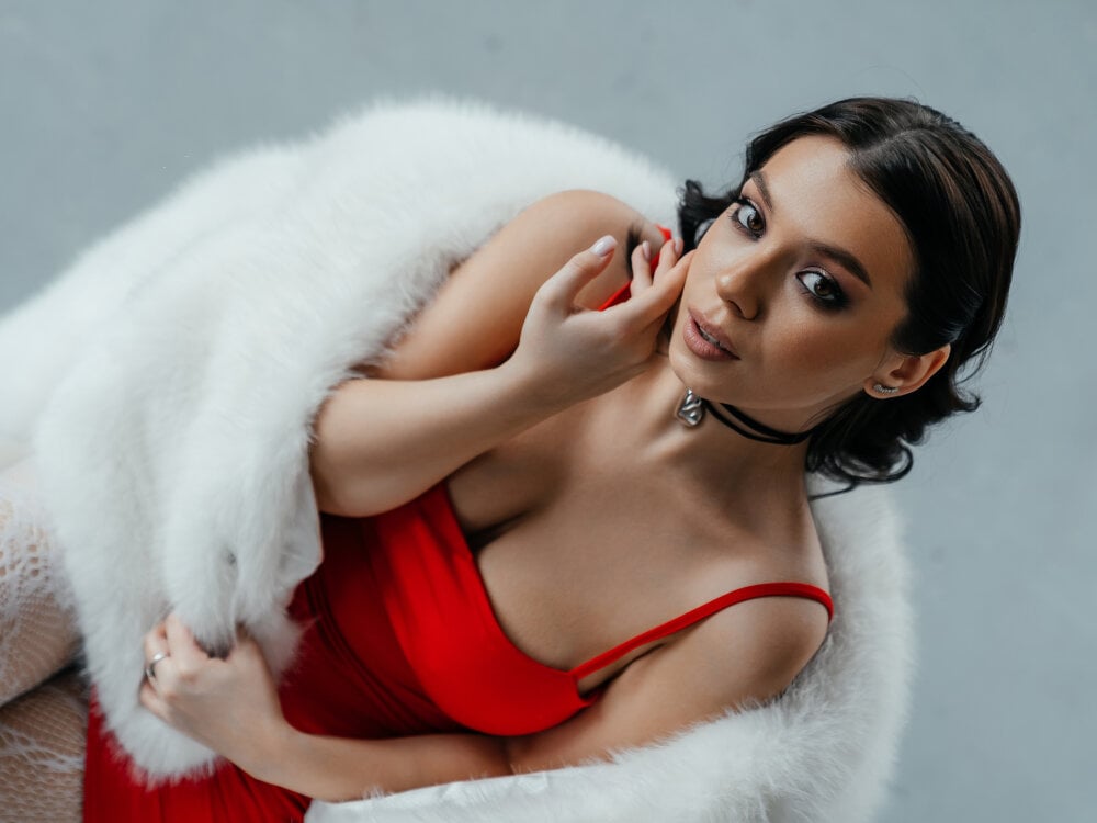Beautiful DianaMour camgirl in vrcamshot.com
