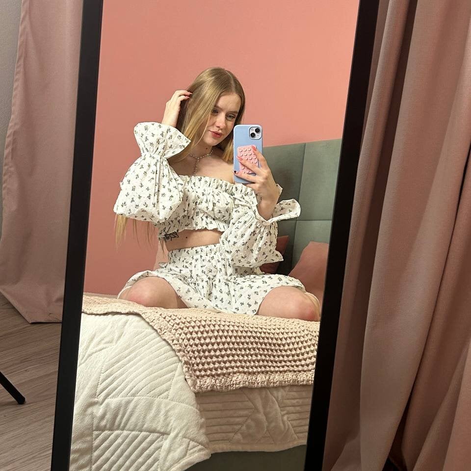 Beautiful Victori_Fox camgirl in vrcamshot.com