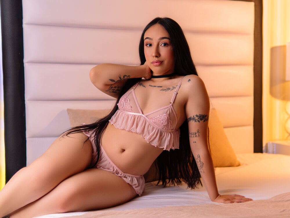 Beautiful PrincesaGaby camgirl in vrcamshot.com