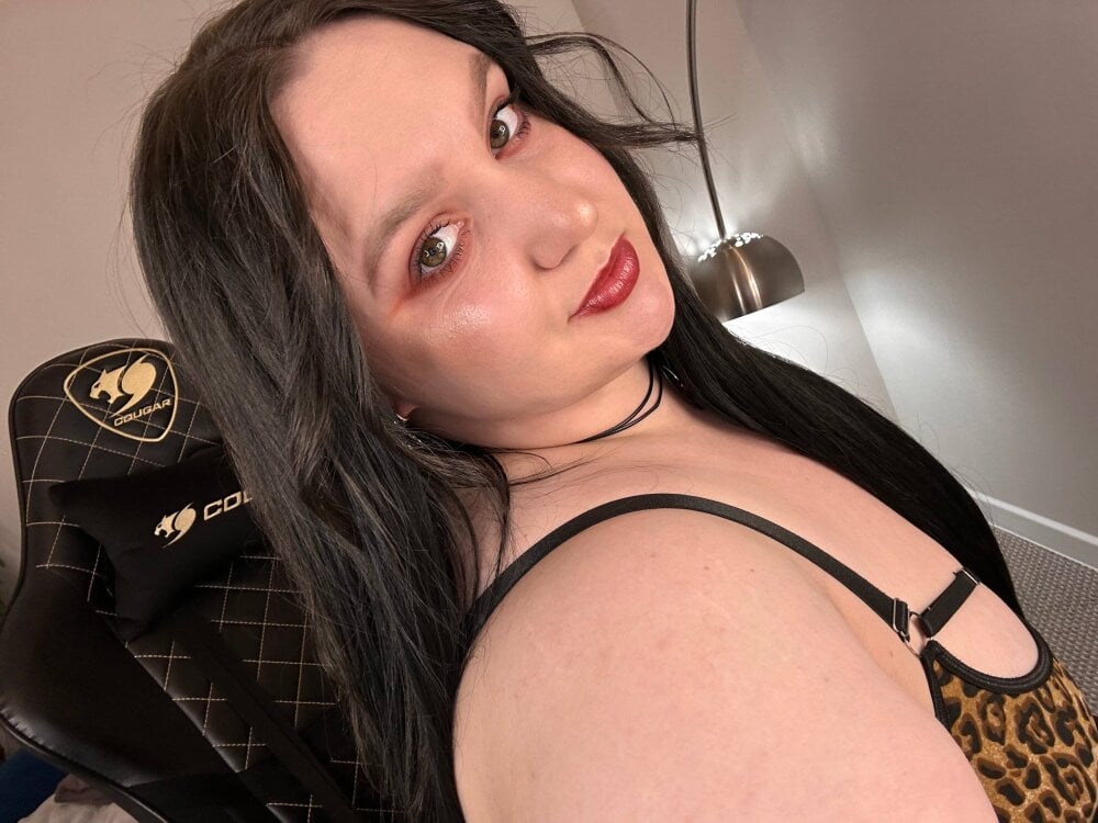 Beautiful bbwsexis camgirl in vrcamshot.com