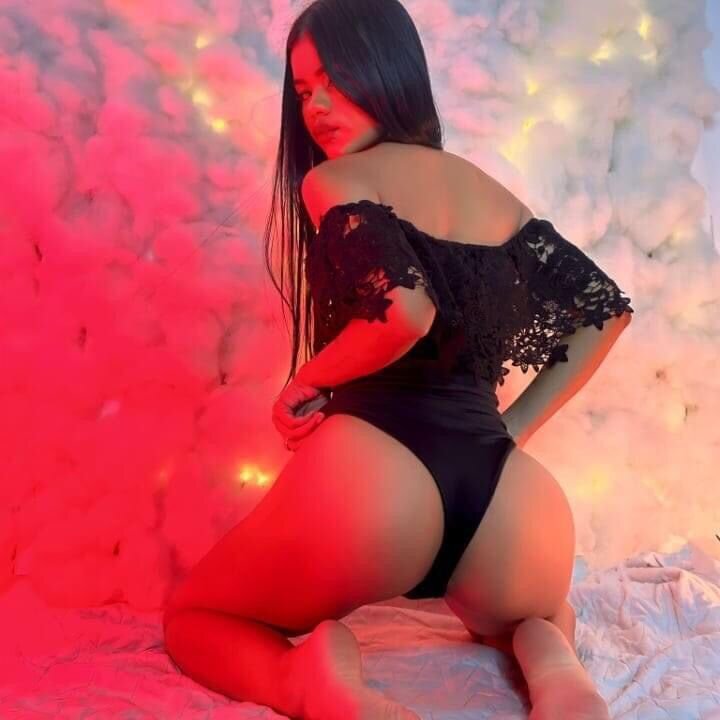 Beautiful cataliina_santanaa camgirl in vrcamshot.com