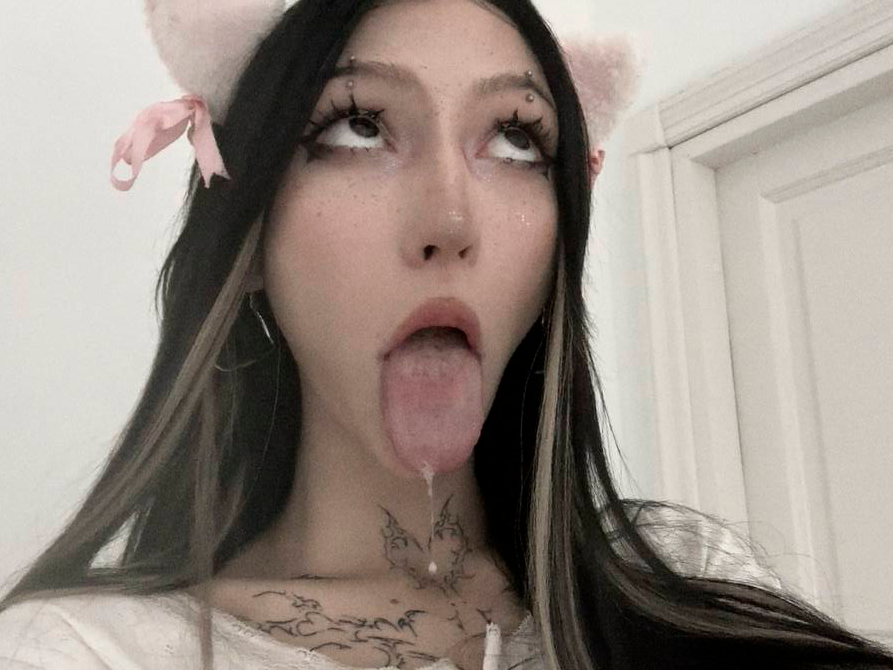 Beautiful X_xxrayna camgirl in vrcamshot.com