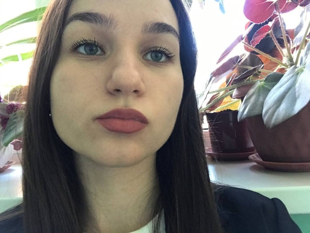 Beautiful Sarah_Lert camgirl in vrcamshot.com