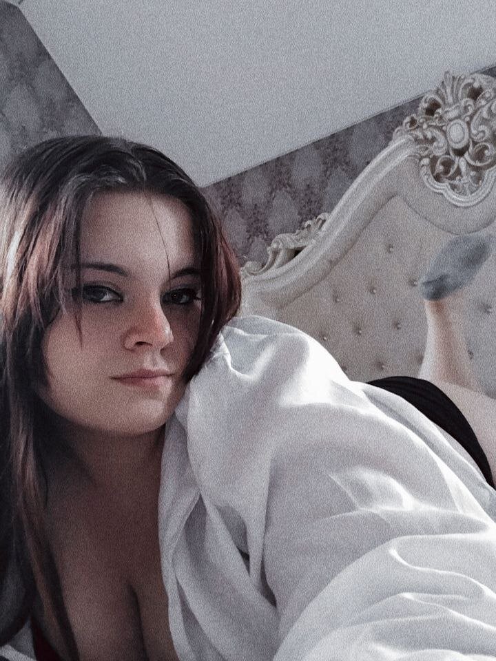 Beautiful GerdaMiles camgirl in vrcamshot.com