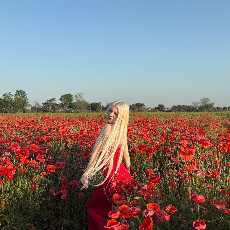 Beautiful Rebecca_Jones_ camgirl in vrcamshot.com