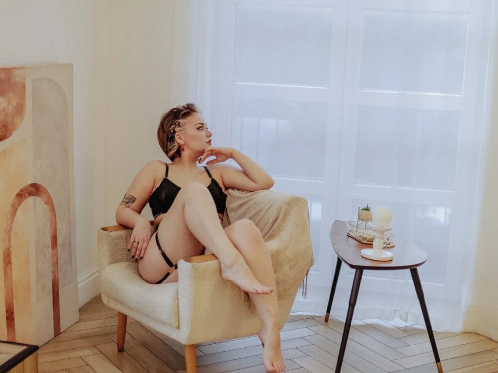 Beautiful ginger_hood camgirl in vrcamshot.com