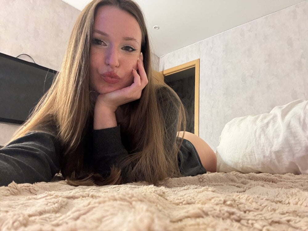 Beautiful Malika_Raspberry camgirl in vrcamshot.com