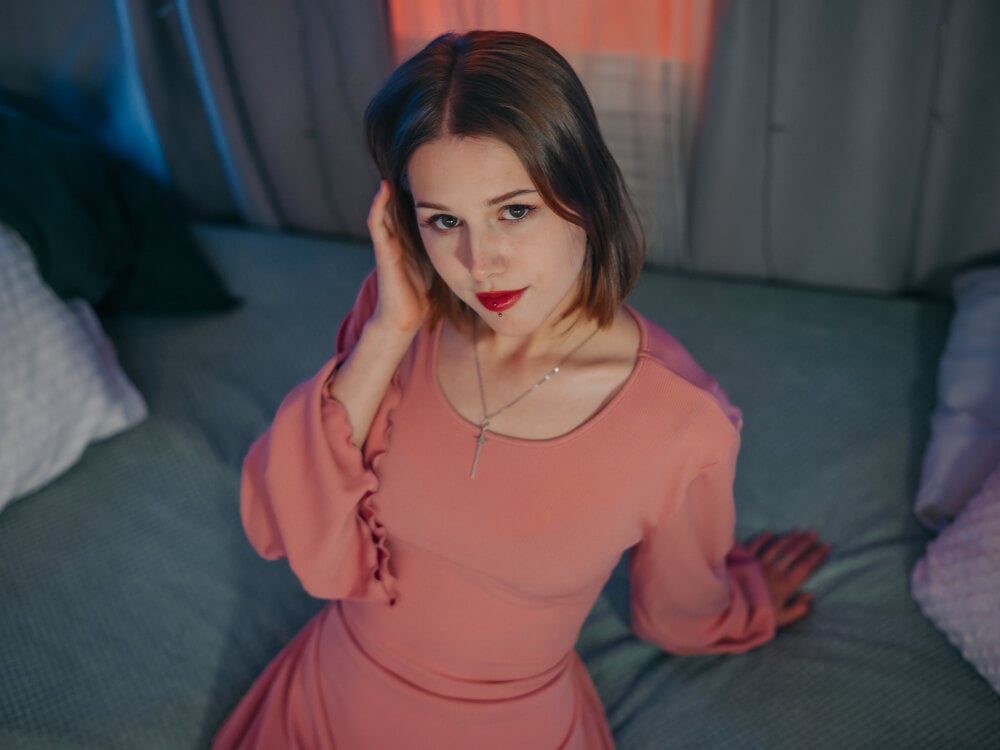 Beautiful JanetMoor camgirl in vrcamshot.com