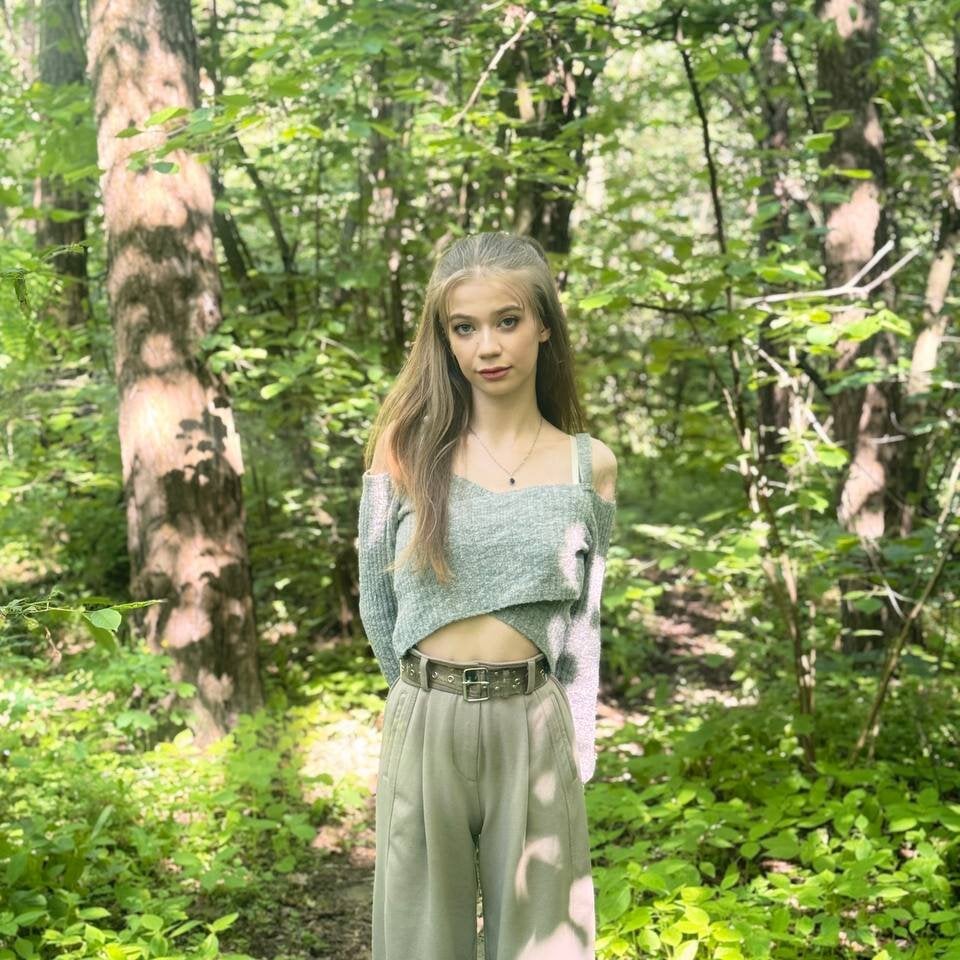 Beautiful SandyLayy camgirl in vrcamshot.com