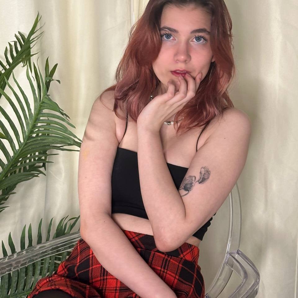 Beautiful M_I_S_S_A camgirl in vrcamshot.com