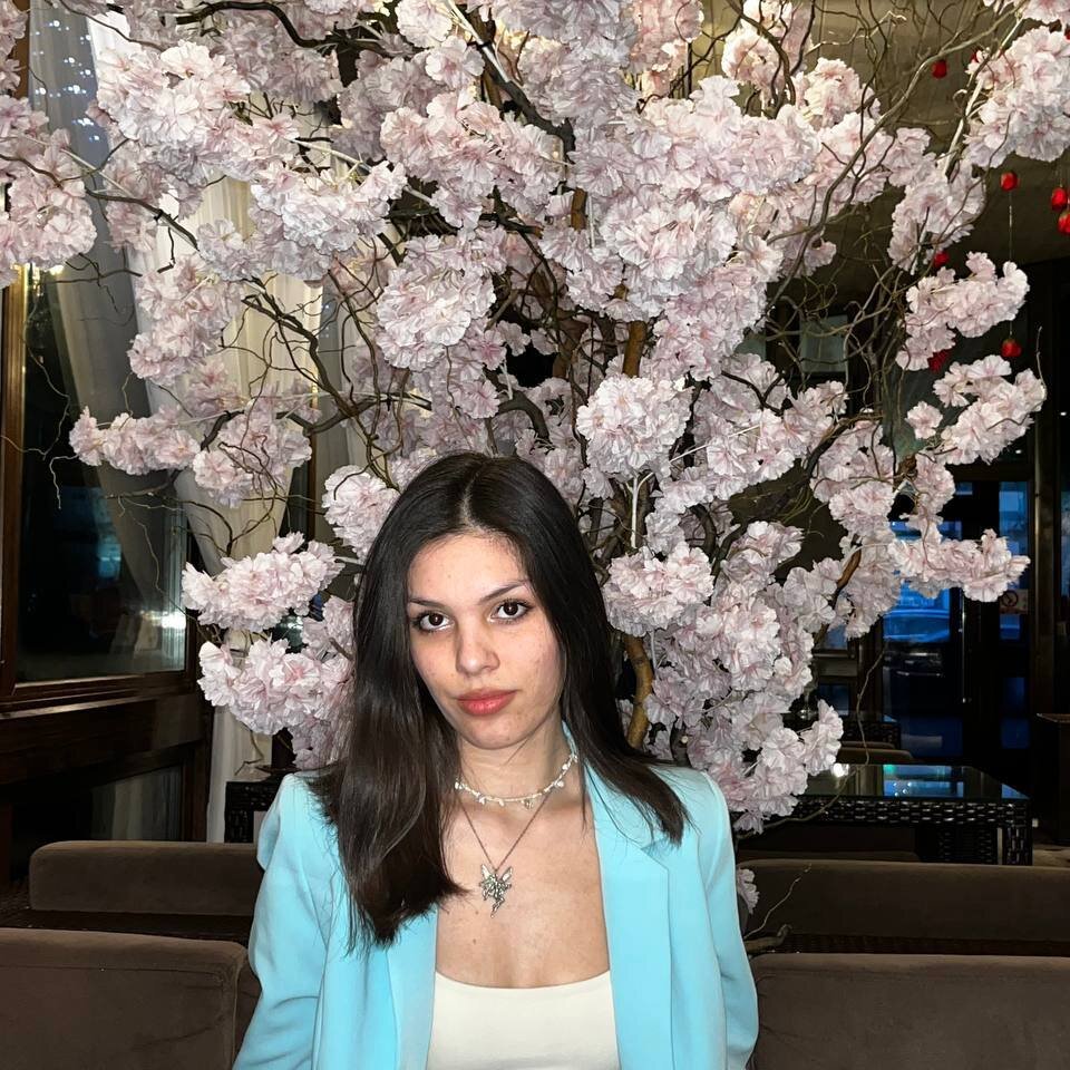 Beautiful HarlyBell camgirl in vrcamshot.com