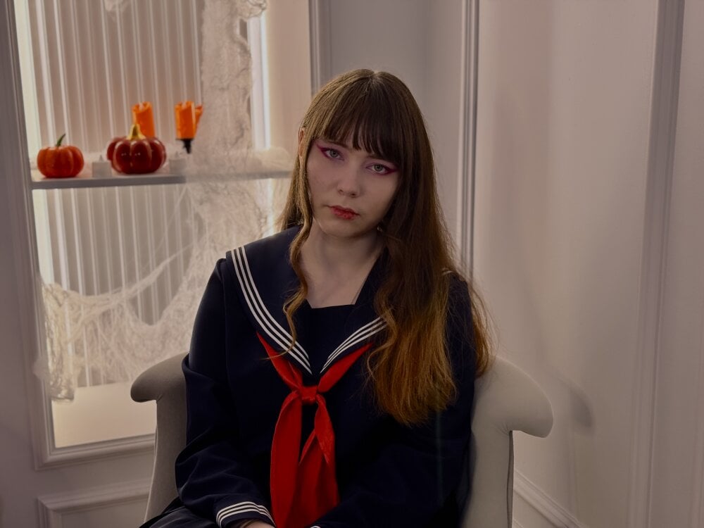 Beautiful YukiNort camgirl in vrcamshot.com