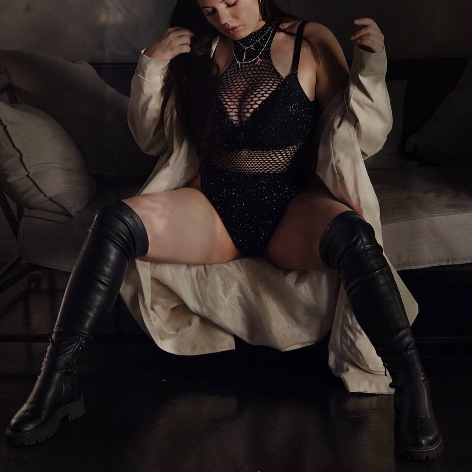 Beautiful Mia_Evelyn camgirl in vrcamshot.com