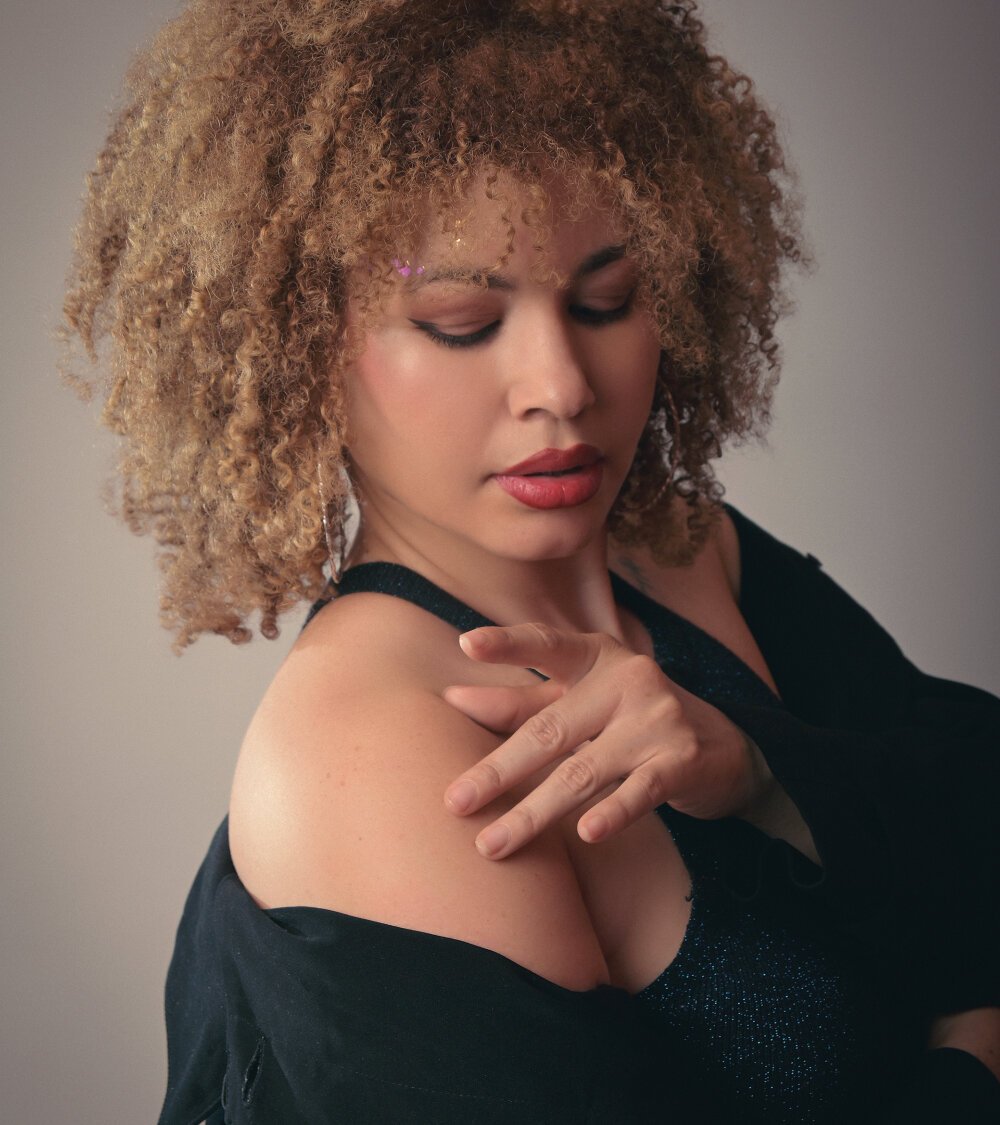 Beautiful marianarey1_ camgirl in vrcamshot.com