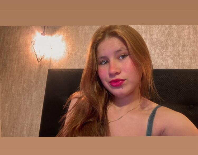Beautiful Olivia11_ camgirl in vrcamshot.com