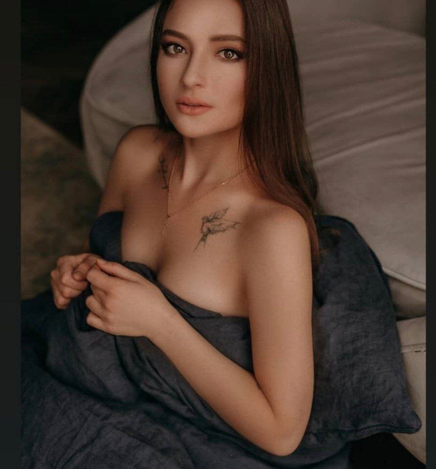 Beautiful Velin_ camgirl in vrcamshot.com