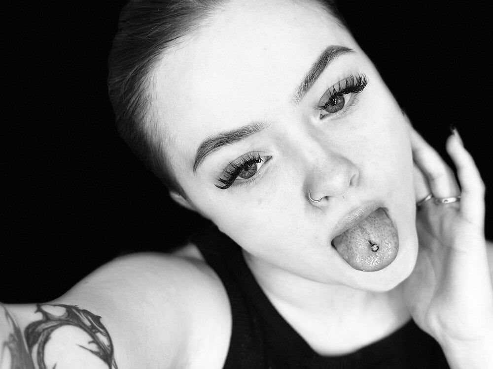 Beautiful BabyBloom_ camgirl in vrcamshot.com