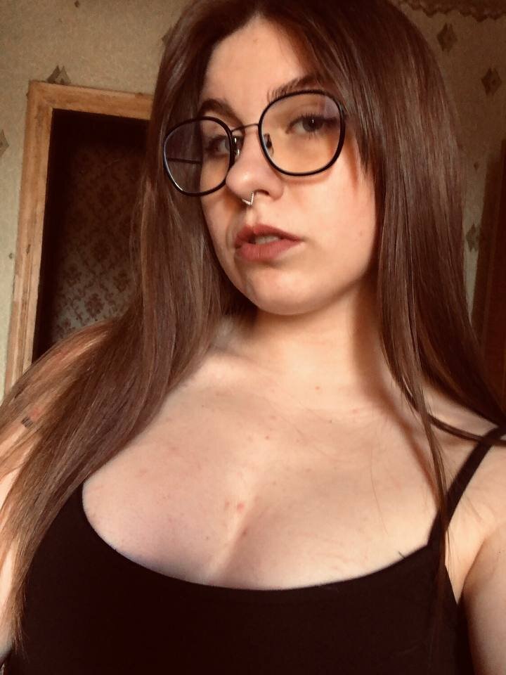 Beautiful GingerPink camgirl in vrcamshot.com