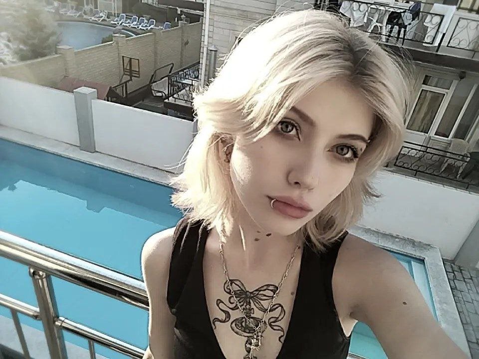 Beautiful ember_graws camgirl in vrcamshot.com