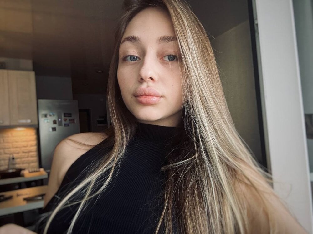 Beautiful SabrinaWortex camgirl in vrcamshot.com