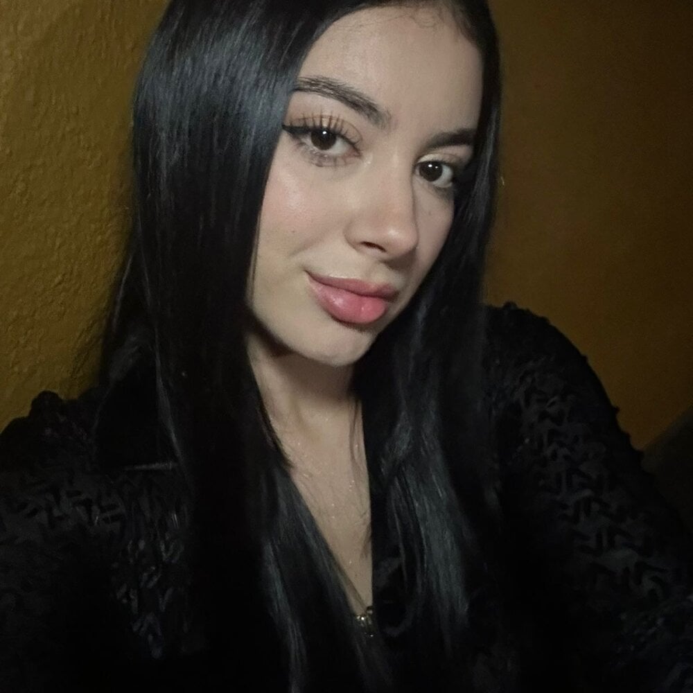 Beautiful LizieSmith camgirl in vrcamshot.com