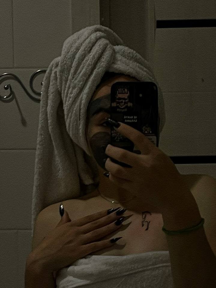 Beautiful Adele_Shy camgirl in vrcamshot.com