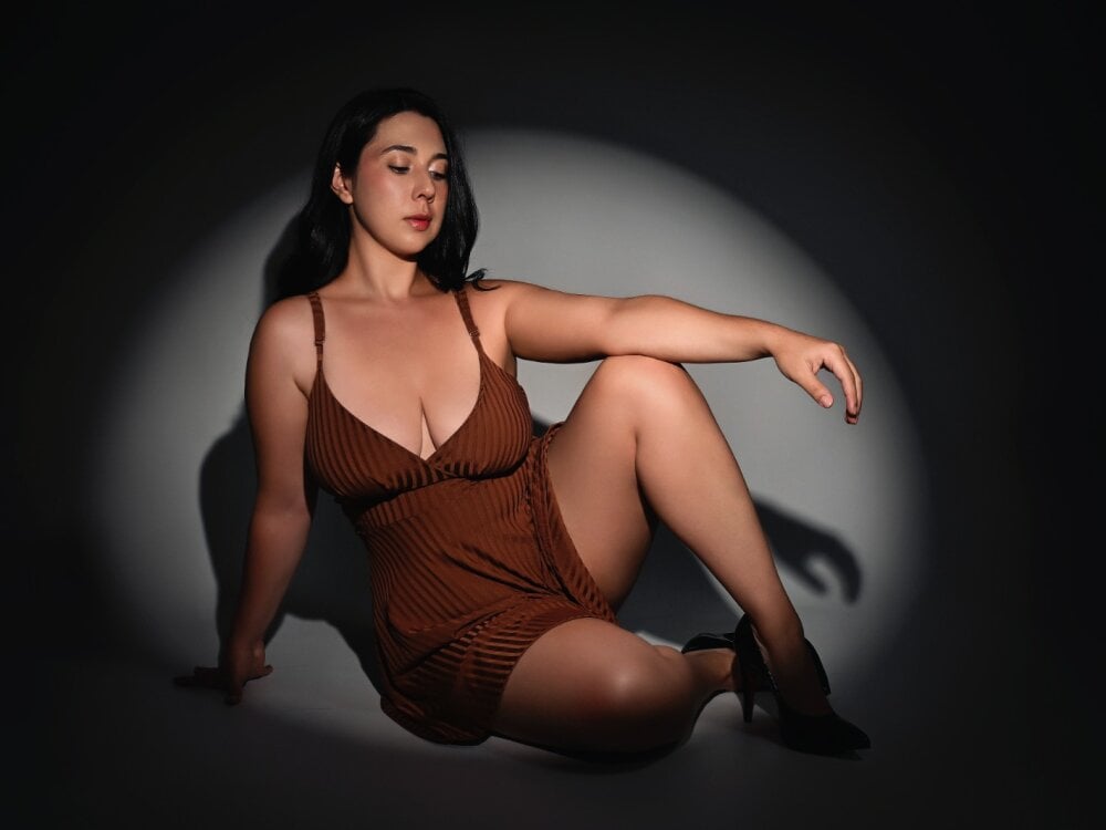 Beautiful dahianthompson camgirl in vrcamshot.com