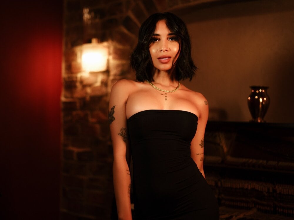 Beautiful ErikaGil camgirl in vrcamshot.com