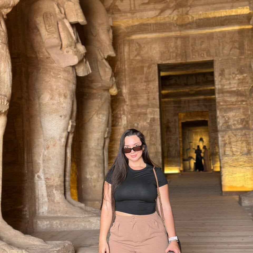 Beautiful ava_blue camgirl in vrcamshot.com