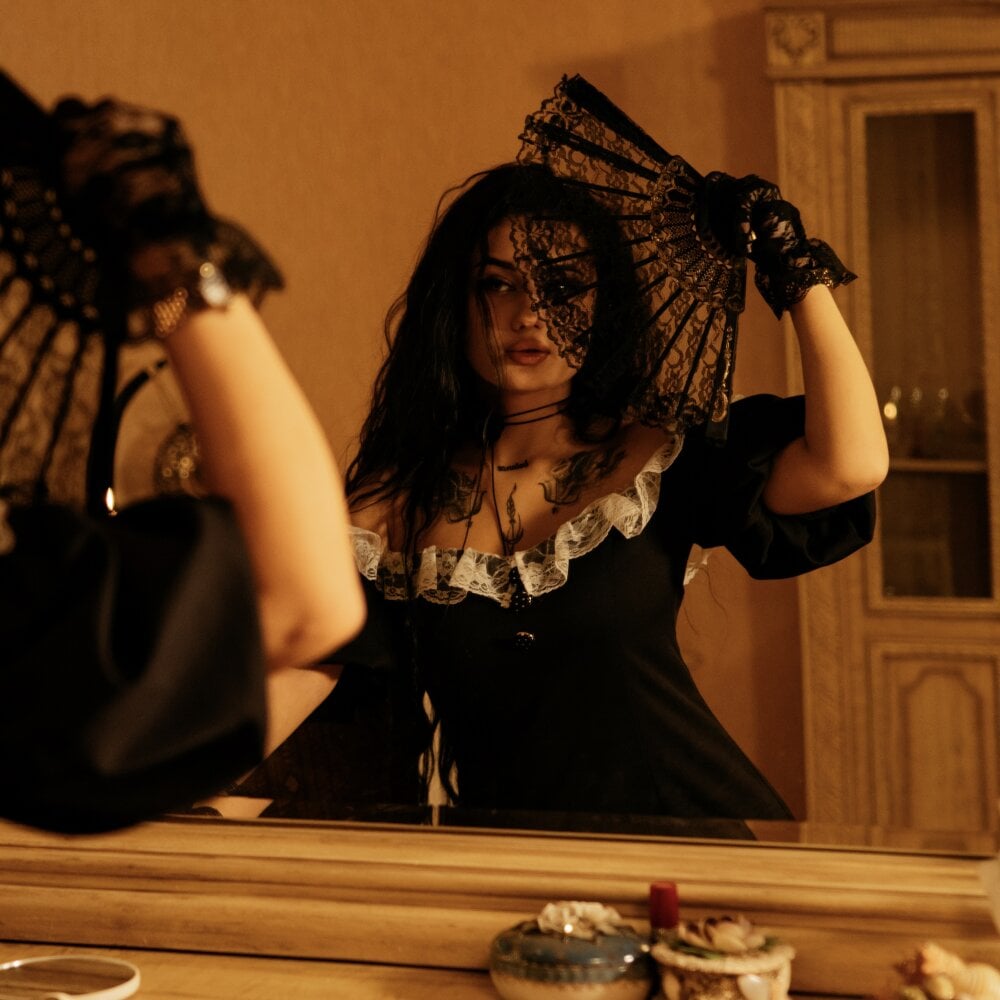 Beautiful Hecate_ camgirl in vrcamshot.com
