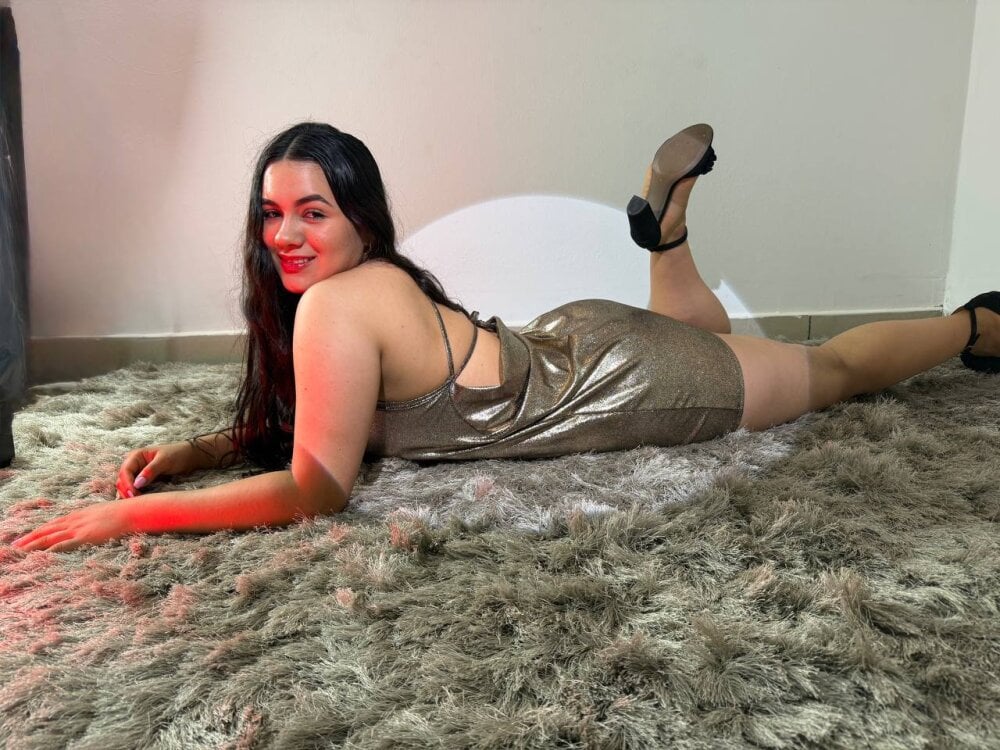 Beautiful AlanaRosee_ camgirl in vrcamshot.com
