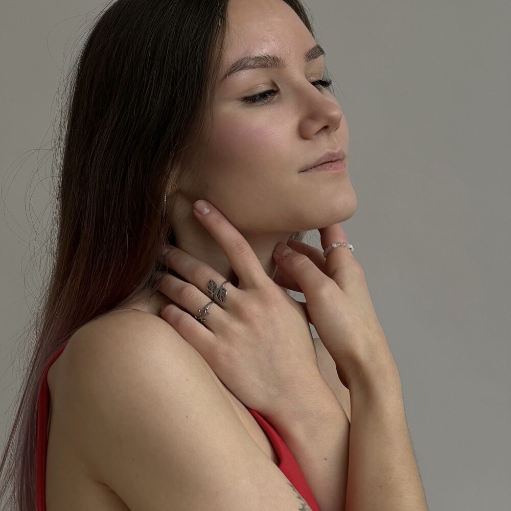 Beautiful _Clare_Florence_ camgirl in vrcamshot.com